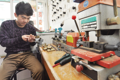 望谟换锁开锁店为啥“牛号”频现 听开锁师傅讲什么锁最防盗